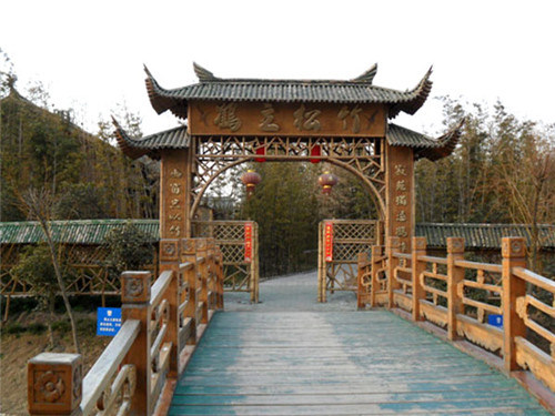 鶴立鬆竹門牌樓